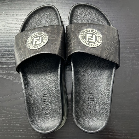 AUTHENTIC FENDI FF Monogrammed Men’s Slides - Picture 5 of 7